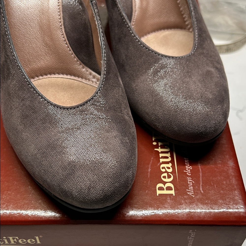 BeautiFeel Chamoise Suede Heels NIB!